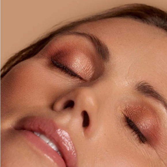 CIATE LONDON Brazilian Glow Eyeshadow Palette
24-Pan Eyeshadow Palette - Picture 4 of 12